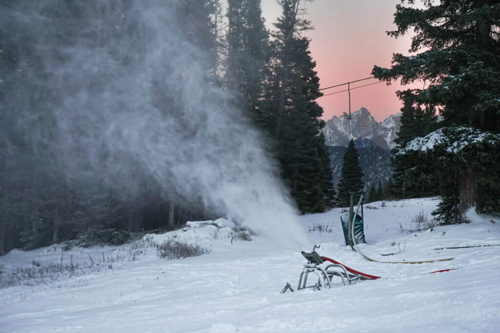 Snowmaking gun