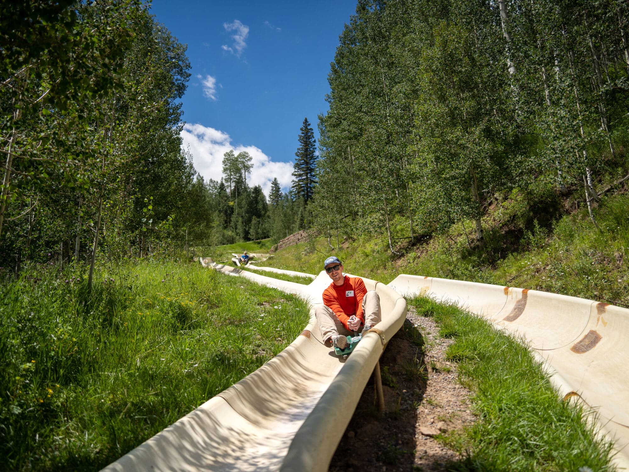 Alpine rider smiles as he come around a turn