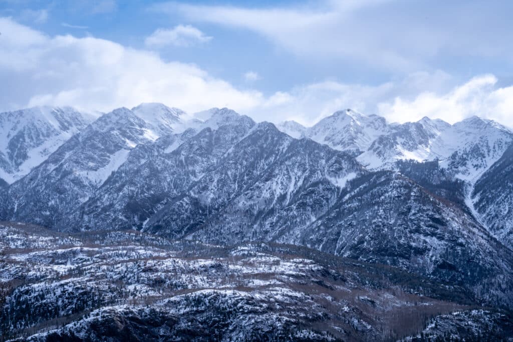 scenic winter photo of the needles mountains