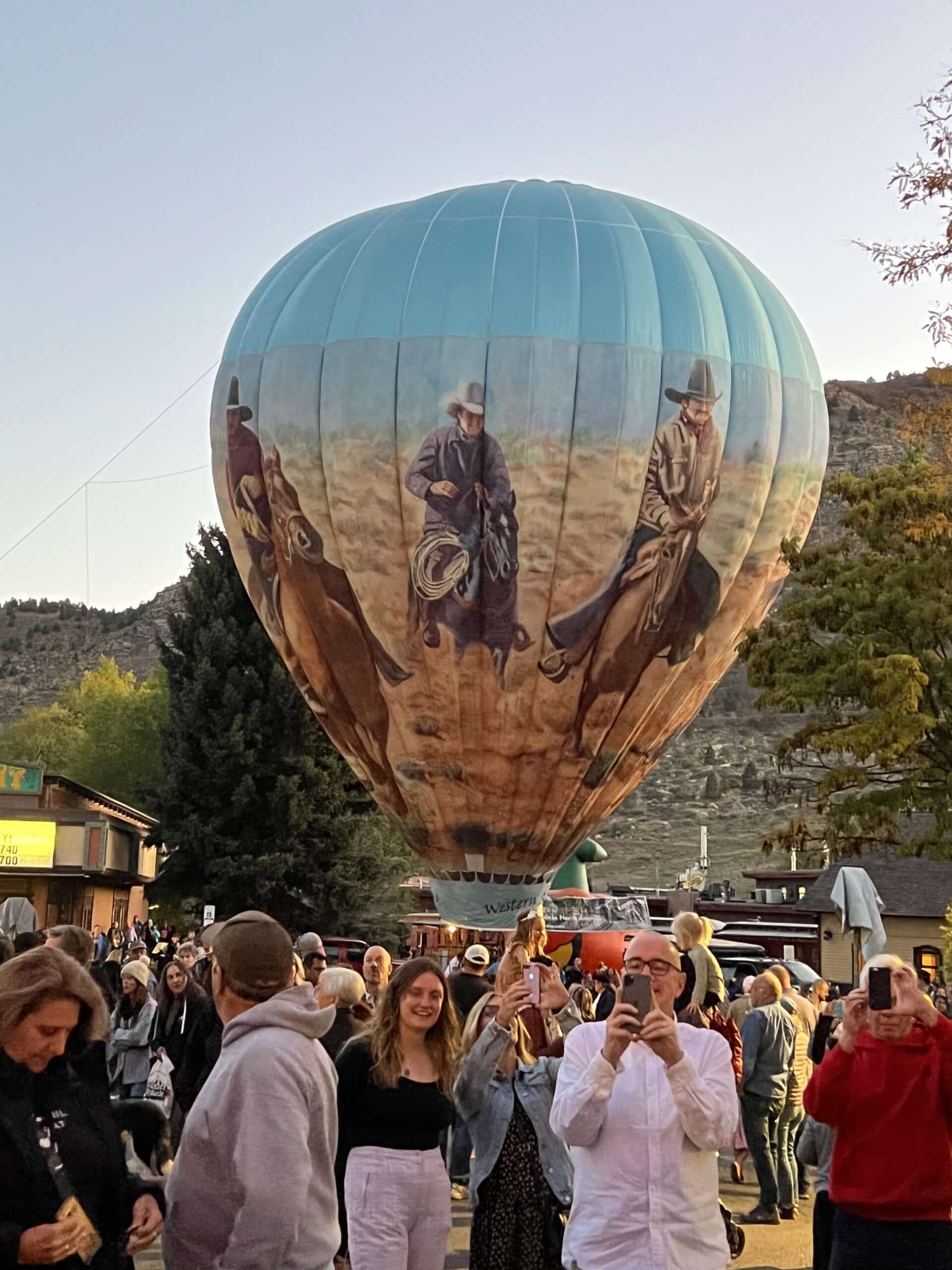 Hot air ballon with horses