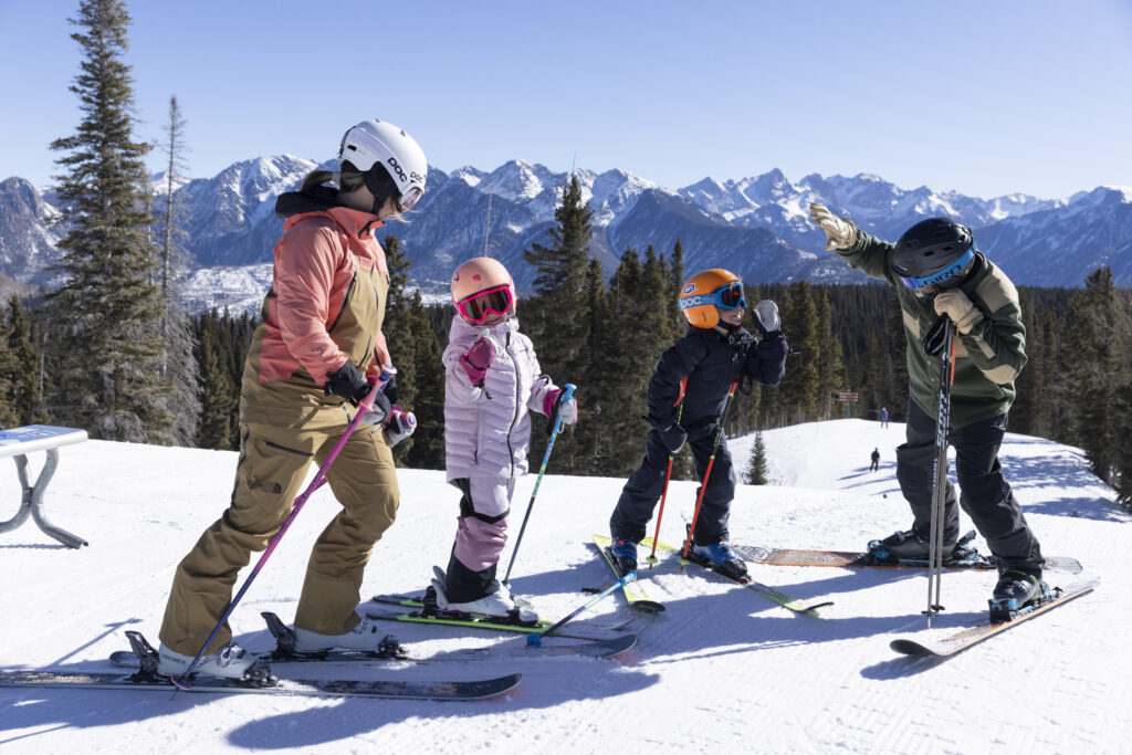 Family of skiers