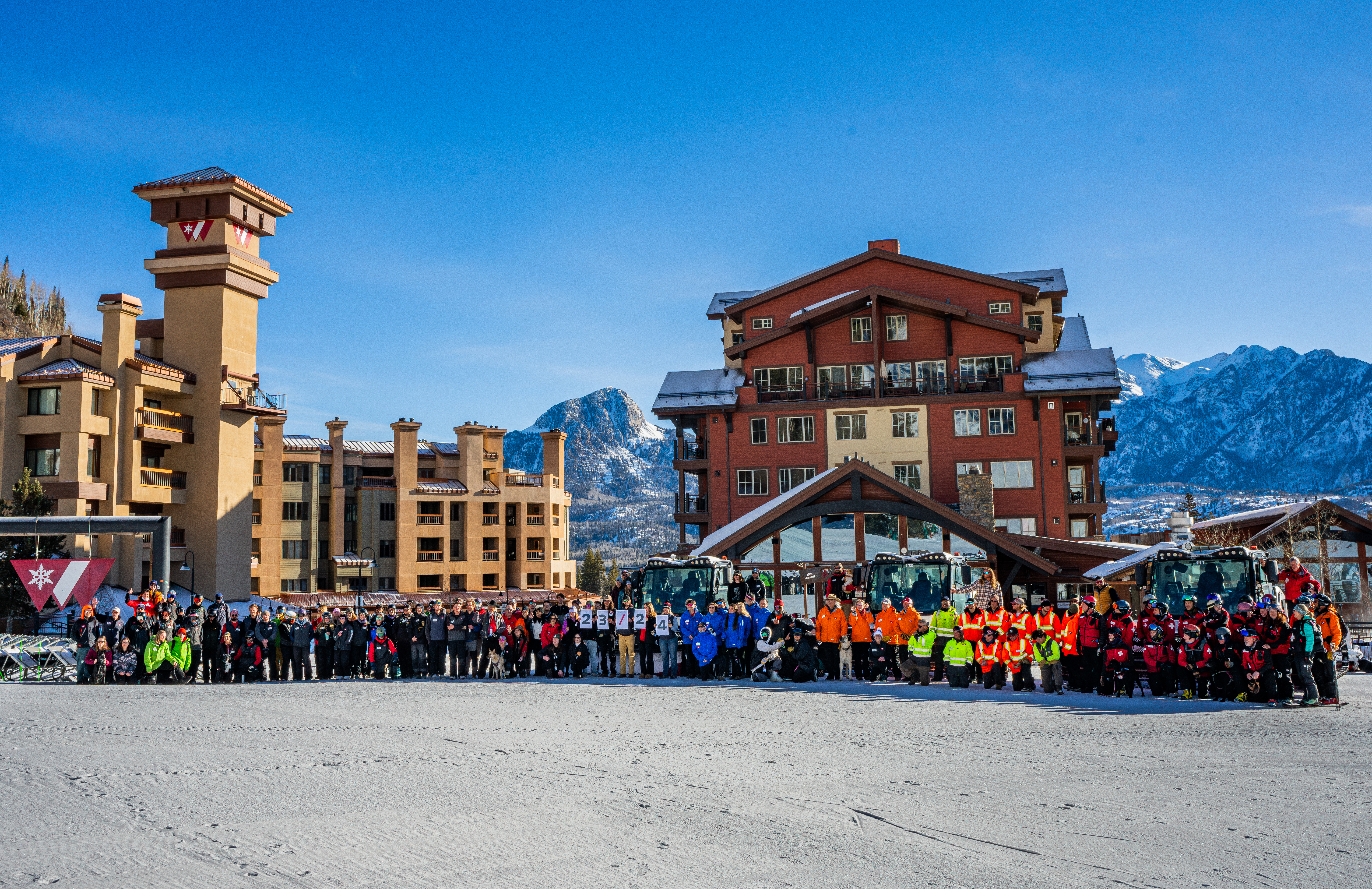 Employee group photo for the winter 23/24 season