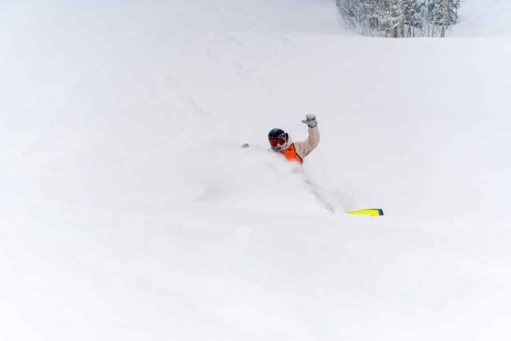 Snowboarder rips during a powder day!