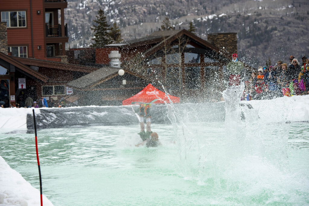 Skier falls onto butt during the pond skim